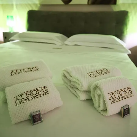 At - Luxury Apartamento *